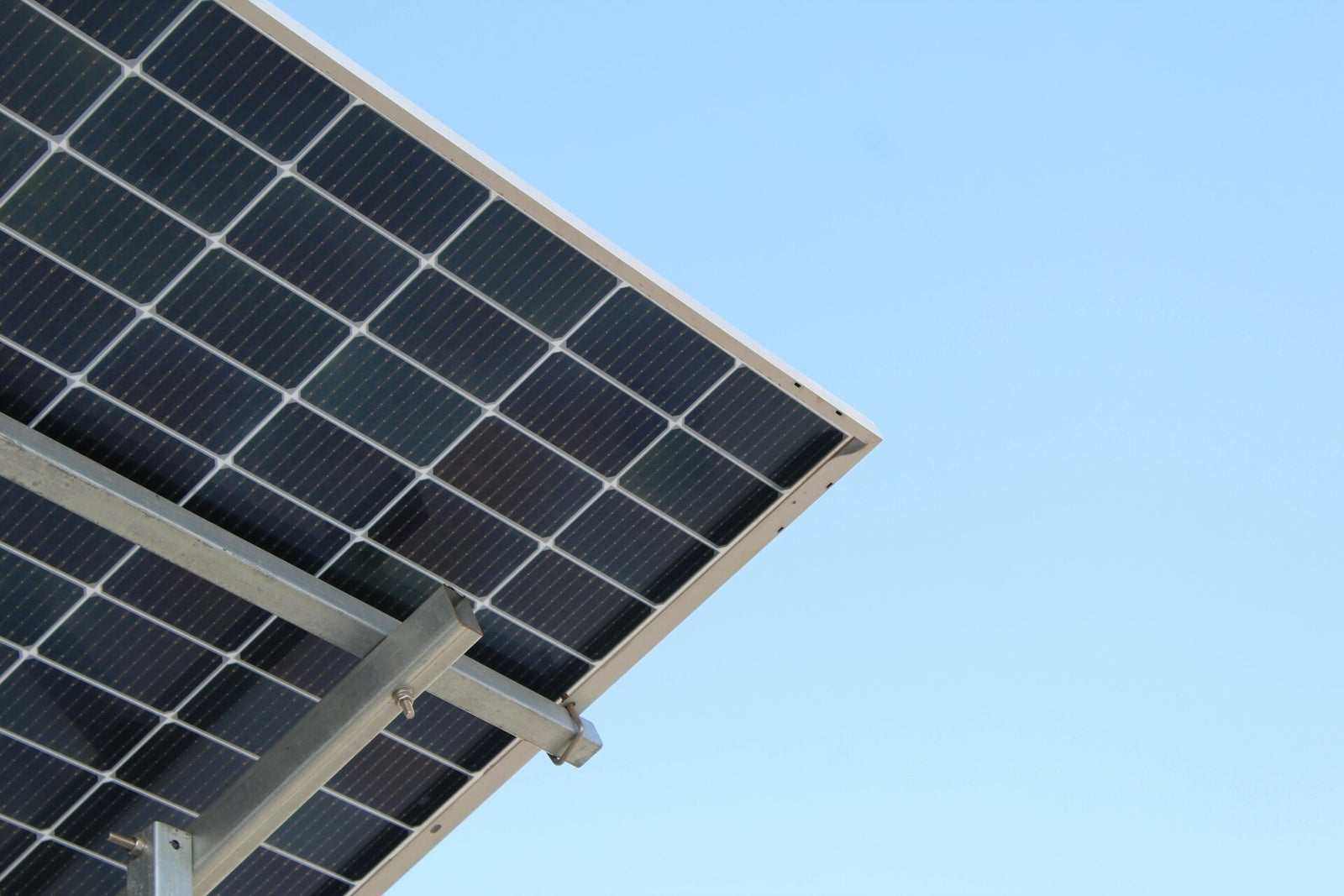 Panneaux solaires entretenus, rendement optimal – Nova Garden SA